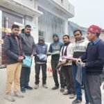 बहेड़ी में सभासद ओमप्रकाश ने सफाई कर्मियों को बांटे गर्म कपड़े