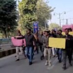 ट्रक चालको ने किया नए कानून का विरोध