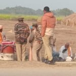 अवैध खनन के खिलाफ बाबा ने खोला मोर्चा, दूध फैक्ट्री के सामने शुरू किया धरना-प्रदर्शन