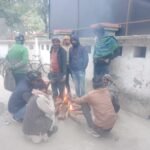 नगर पालिका परिषद आंवला के अध्यक्ष सय्यद आबिद अली ने कोहरे और शीत लहर के चलते की अलाव की व्यवस्था