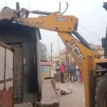 नगर पालिक परिषद ने अतिक्रमण पर चलाया बुलडोजर