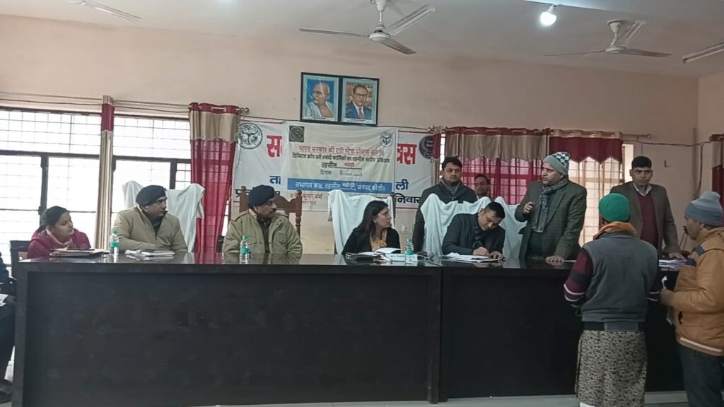 कमिश्नर और आईजी ने समाधान दिवस में फरियादियों की शिकायतें सुनकर निस्तारण के दिए आदेश