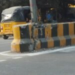 राष्ट्रीय राजमार्ग के बीच में बने डिवाइडर पर लगा खंभा बन सकता है, हादसे की वजह