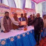 मुख्य अतिथि एवं पूर्व विधायक ने सौंपे पीएम आवास के स्वीकृति पत्र