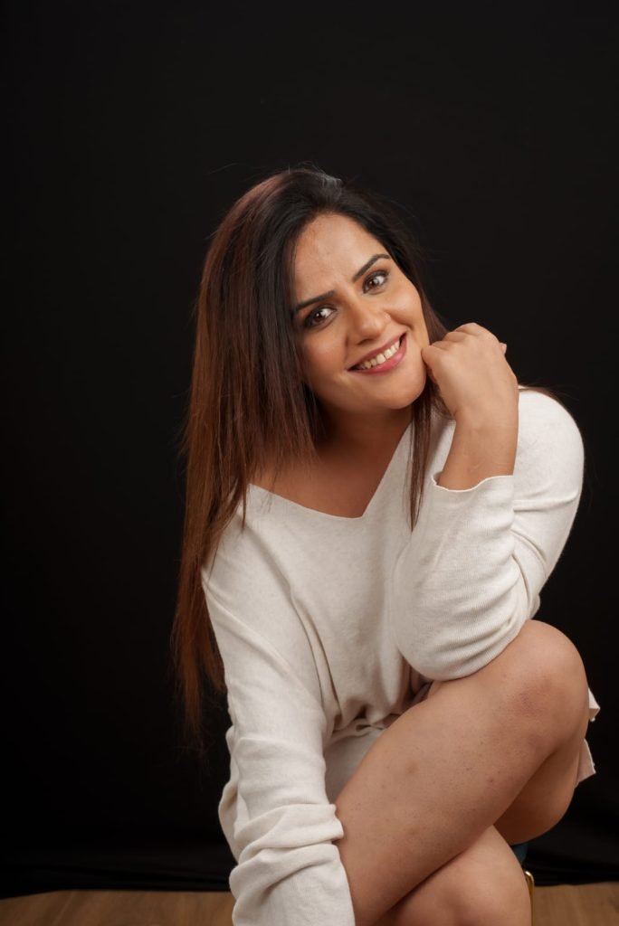 Khushboo Jain: A Versatile Talent Lighting Up Mumbai**